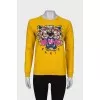 Sweatshirt with signature print