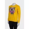Sweatshirt with signature print