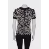Black T-shirt decorated with pearls