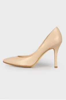 Beige leather pumps