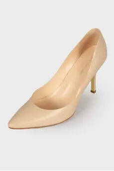 Beige leather pumps