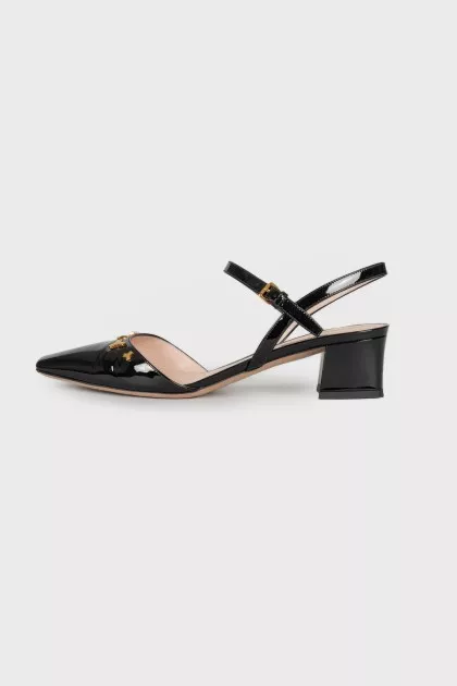 Patent leather shoes with decor