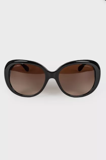 Sunglasses with two tone temple