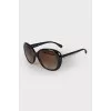 Sunglasses with two tone temple