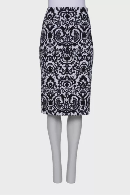 Pencil skirt in black and white print