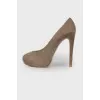 Graphite suede pumps