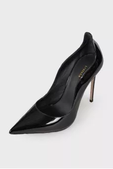 Pointed toe patent leather shoes