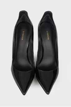 Pointed toe patent leather shoes