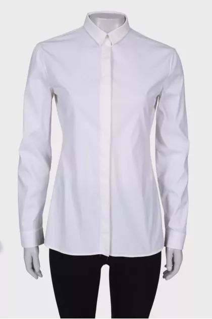 Fitted shirt with hidden closure
