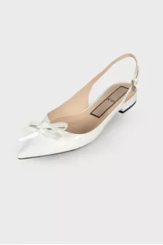 White open counter pumps