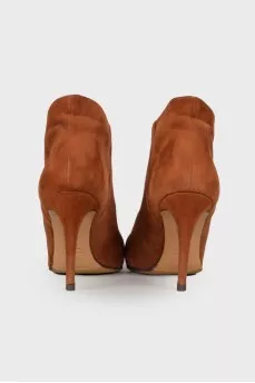 Pointed toecap suede ankle boots