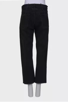 Черные джинсы с необработанным швом 