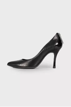 Pointed toe leather pumps