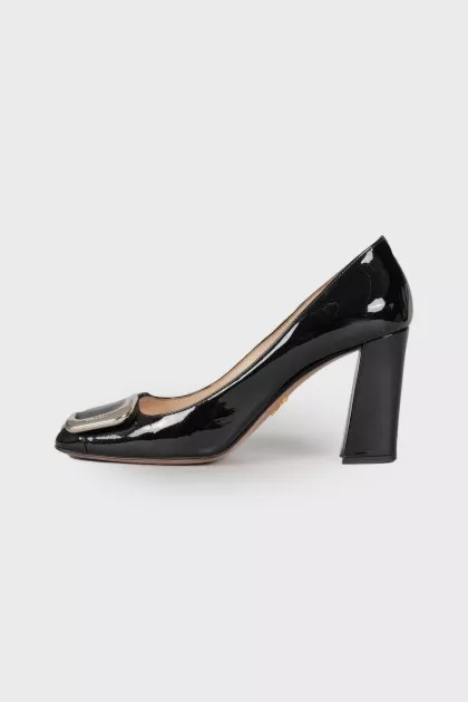Patent shoes with a square toecap