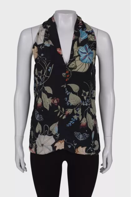 Black blouse in floral print