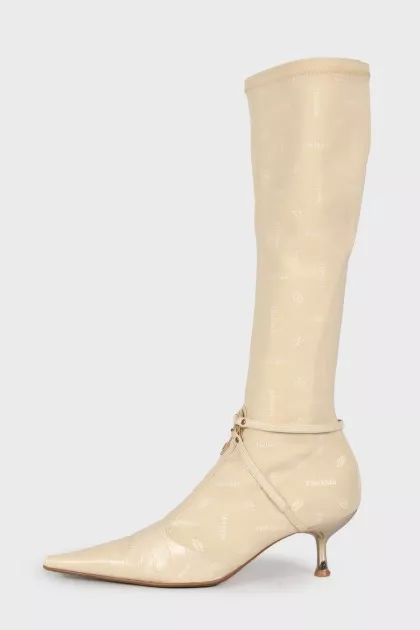Combined pointed toe boots