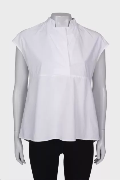 White sleeveless blouse