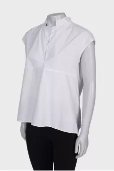 White sleeveless blouse