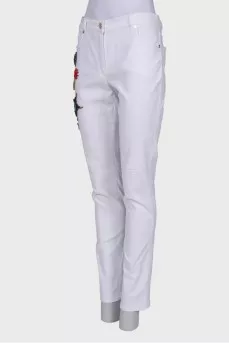 White jeans with decor