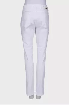 White jeans with decor