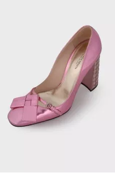 Woven heel shoes
