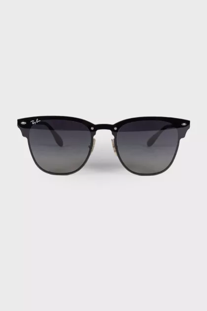 Black sunglasses