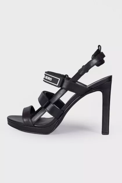 Leather sandals with tag