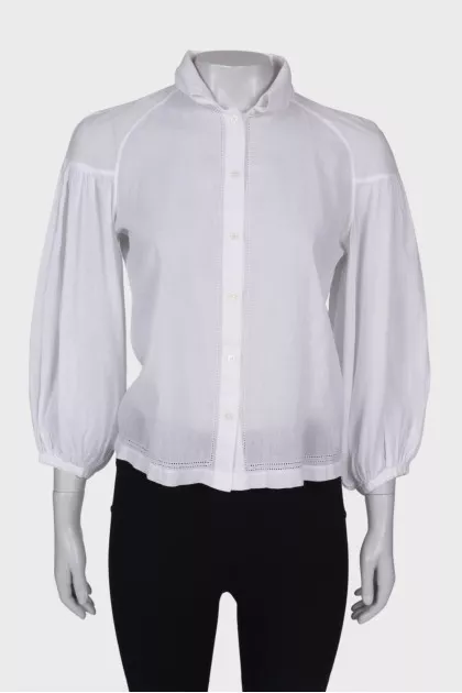 White blouse with voluminous sleeves