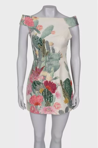 Dress in floral print with embroidered decor