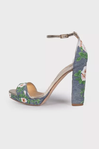 Textile sandals with embroidery
