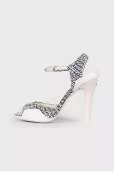 Leather sandals with textiles