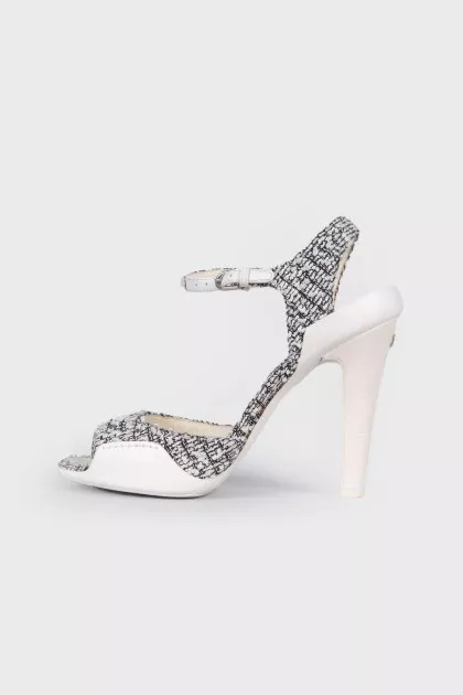 Leather sandals with textiles