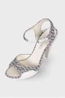 Leather sandals with textiles