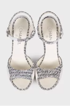 Leather sandals with textiles