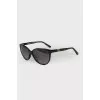 Sunglasses with brand logo
