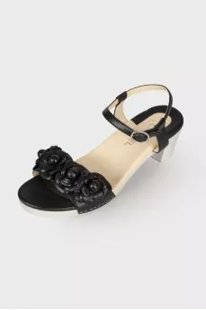 Decorated leather sandals