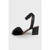 Leather sandals with fur