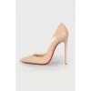 Lacquered pumps