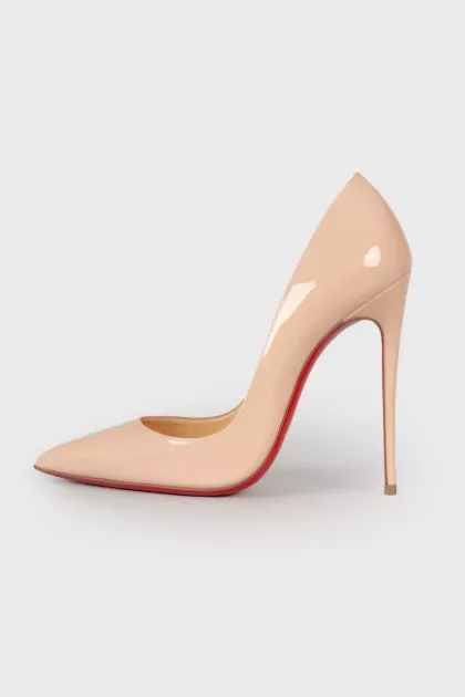 Lacquered pumps