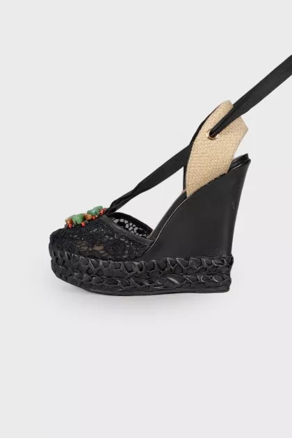 Sandals with wedge decoration