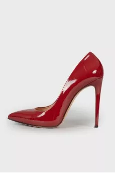 Light burgundy patent leather shoes