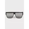 Sunglasses with mirrored lenses