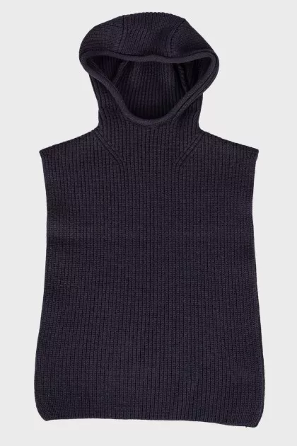 Knitted cape with hood