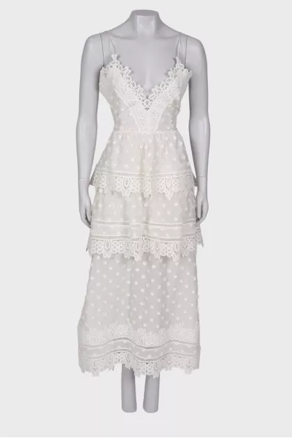 Dress with ruffles and lace