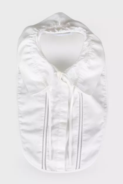 White tie collar