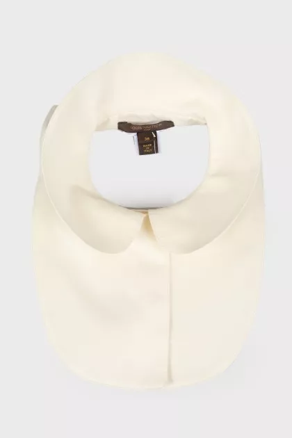 Cream collar
