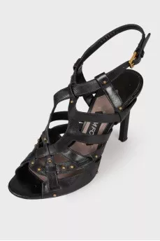 Leather sandals with gold hardware
