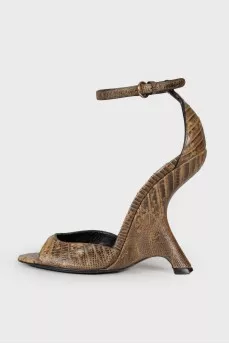 Leather pumps with curly heels