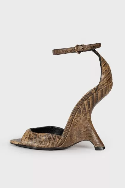 Leather pumps with curly heels