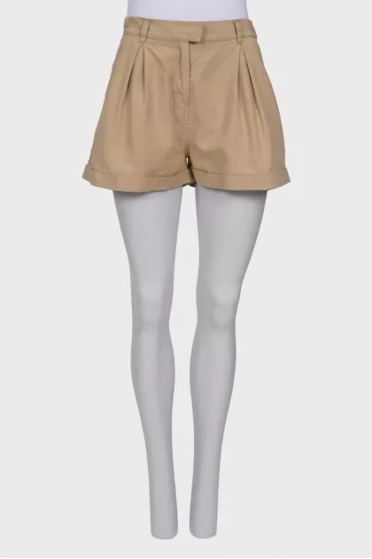 Beige pleated shorts
